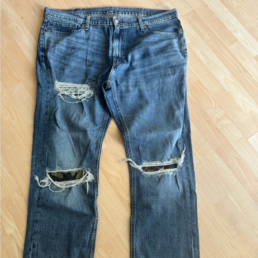 Like new men’s Levi’s 502 denim jeans